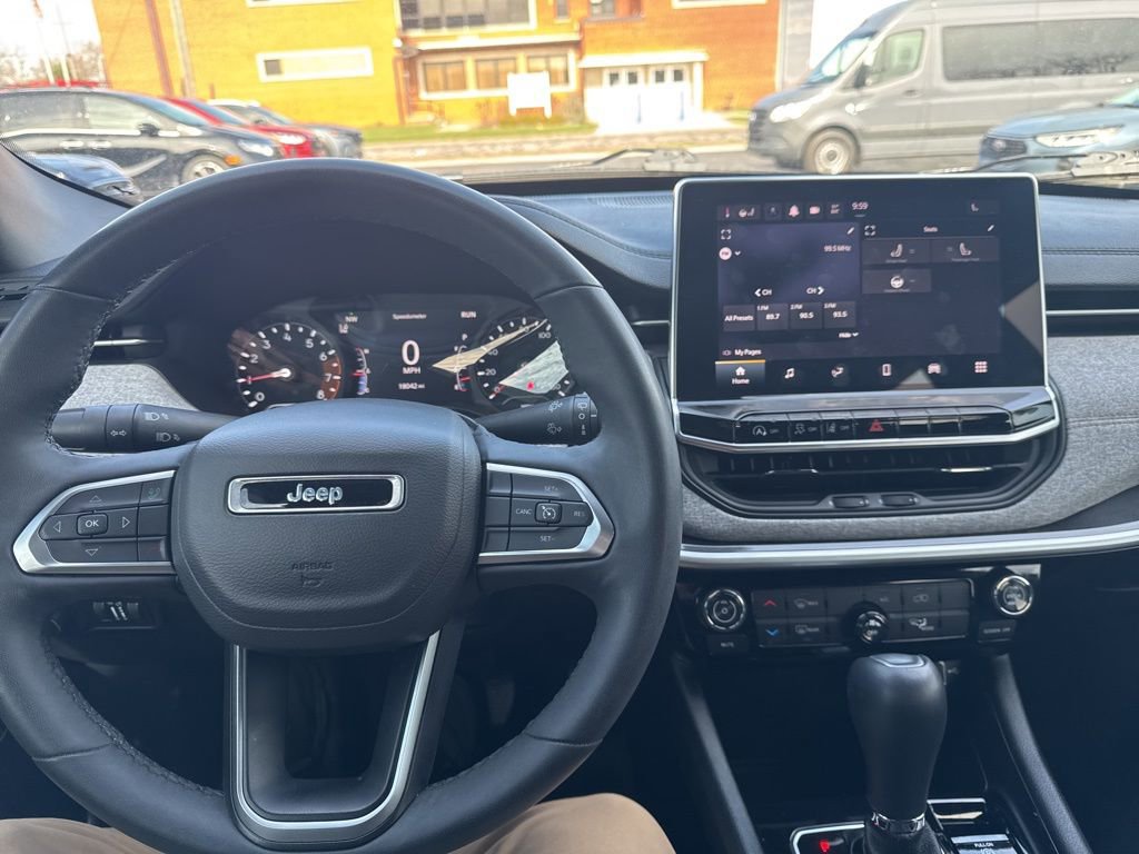 Used 2023 Jeep Compass Latitude image 14