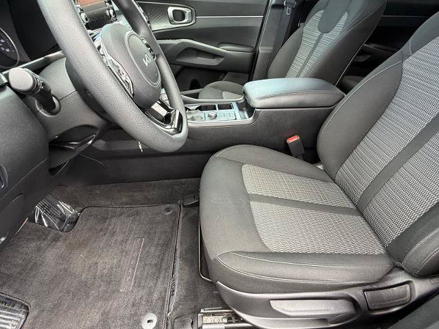 Used 2022 Kia Sorento LX FWD image 13