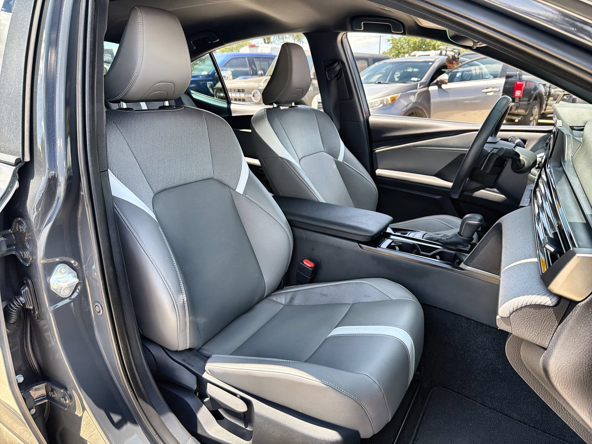 Used 2025 Toyota Camry SE FWD image 16