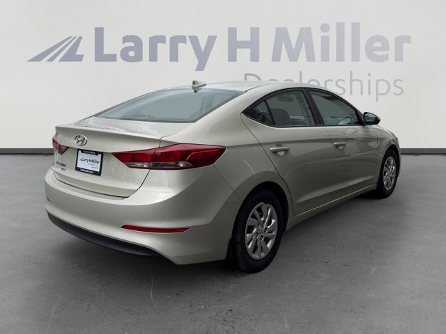 Used 2017 Hyundai Elantra SE image 5