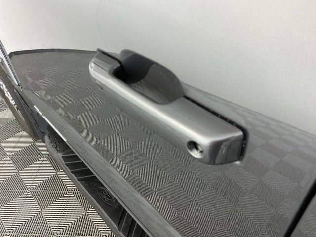 Certified 2025 Ford F350 Lariat w/ FX4 Off-Road Package image 14