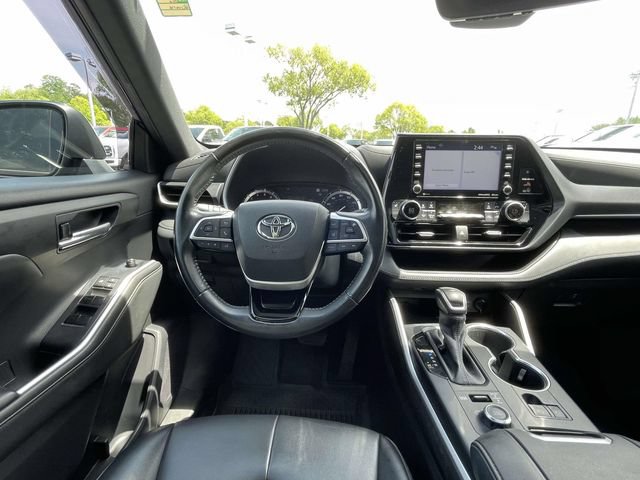 Used 2022 Toyota Highlander XSE AWD/4WD image 8