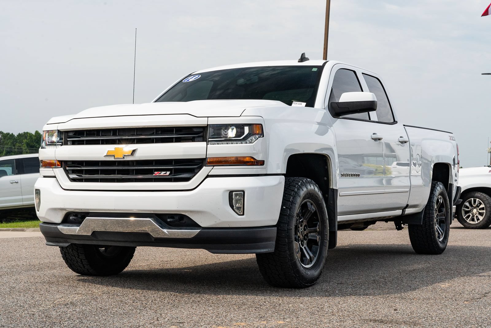 Used 2018 Chevrolet Silverado 1500 LT w/ All Star Edition AWD/4WD image 3