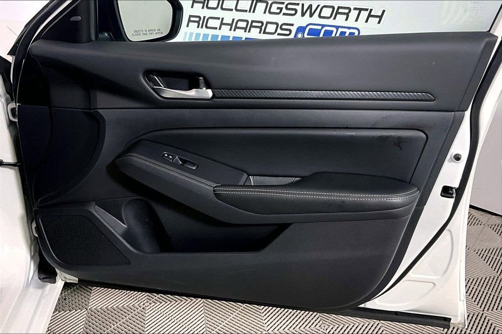 Used 2025 Nissan Altima 2.5 SV FWD image 19