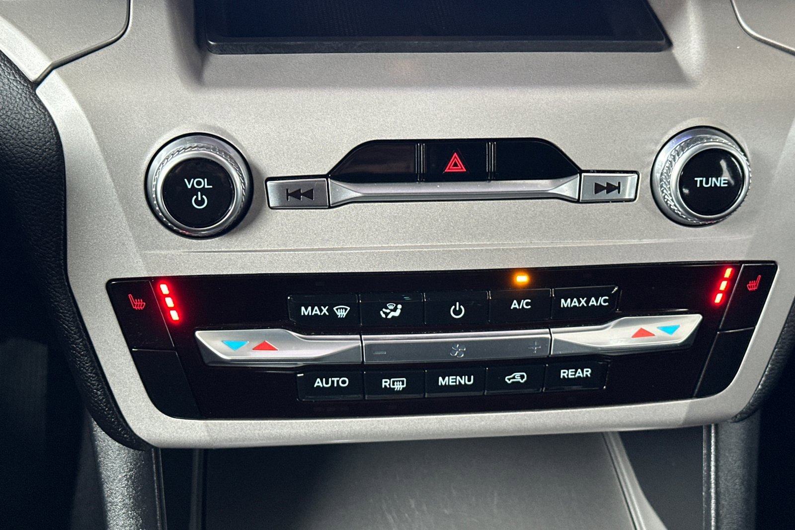 Certified 2023 Ford Explorer XLT image 20