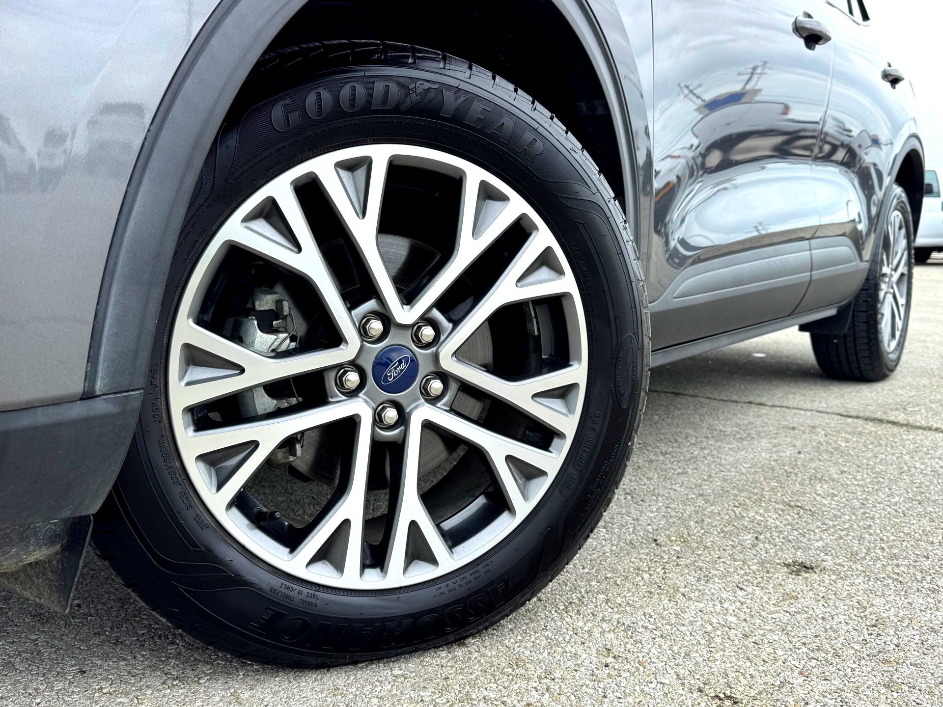Certified 2021 Ford Escape SEL AWD/4WD image 2