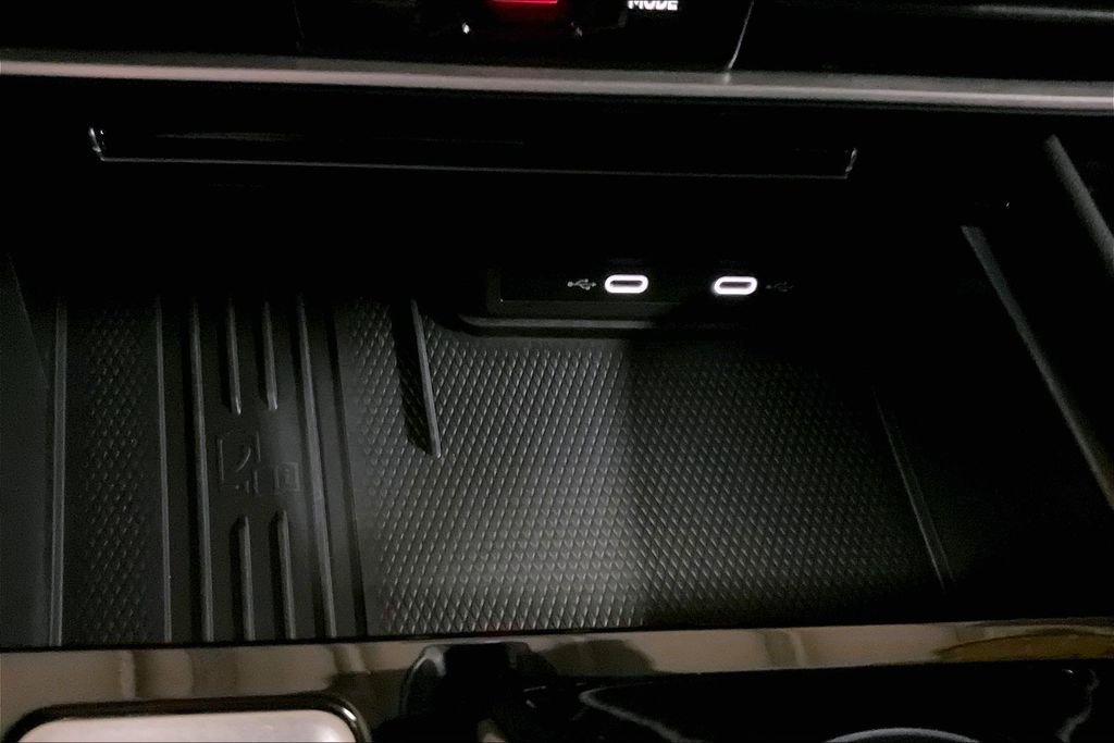 Used 2025 Volkswagen Atlas SE image 31