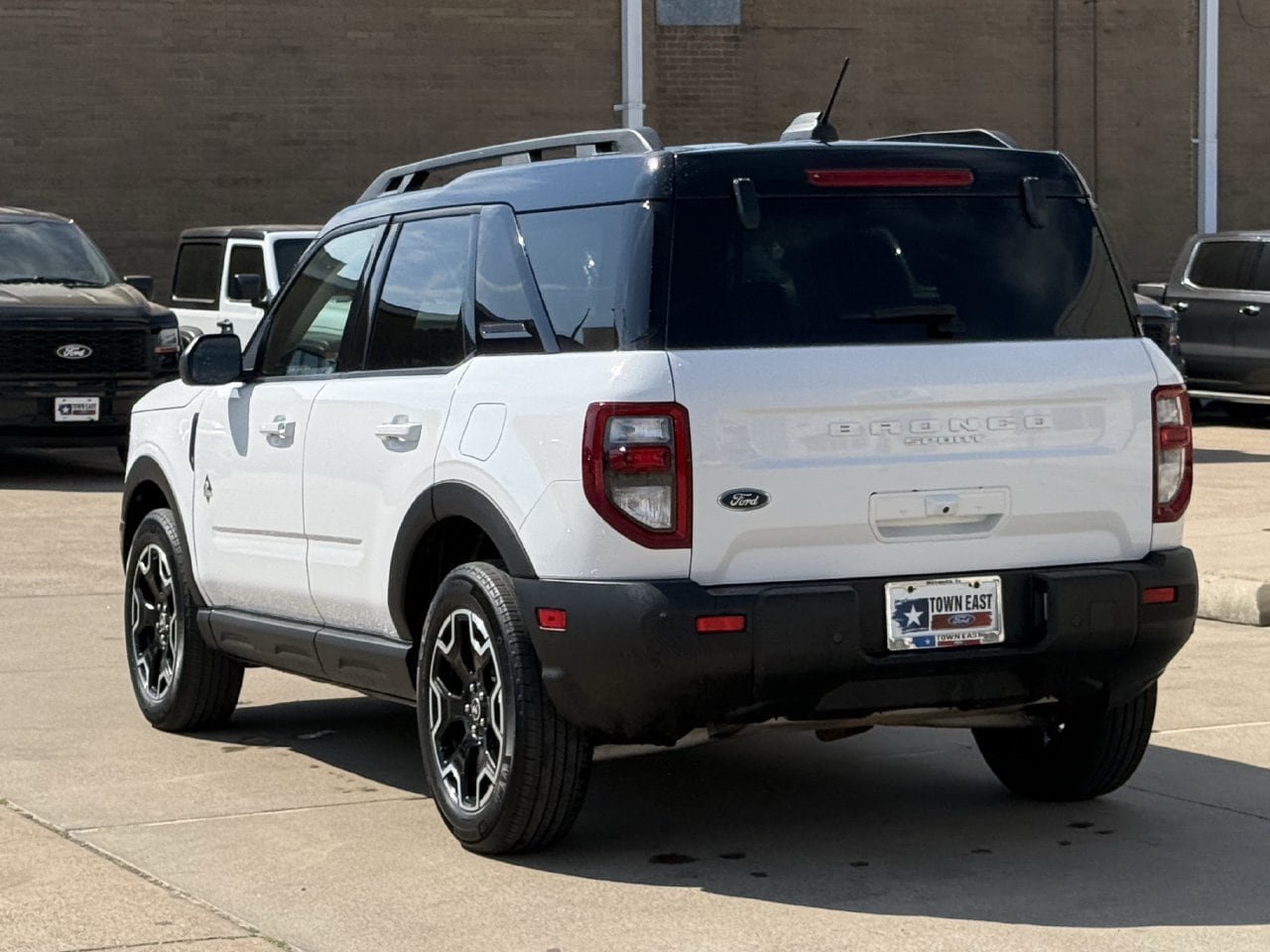Certified 2025 Ford Bronco Sport Outer Banks AWD/4WD image 5