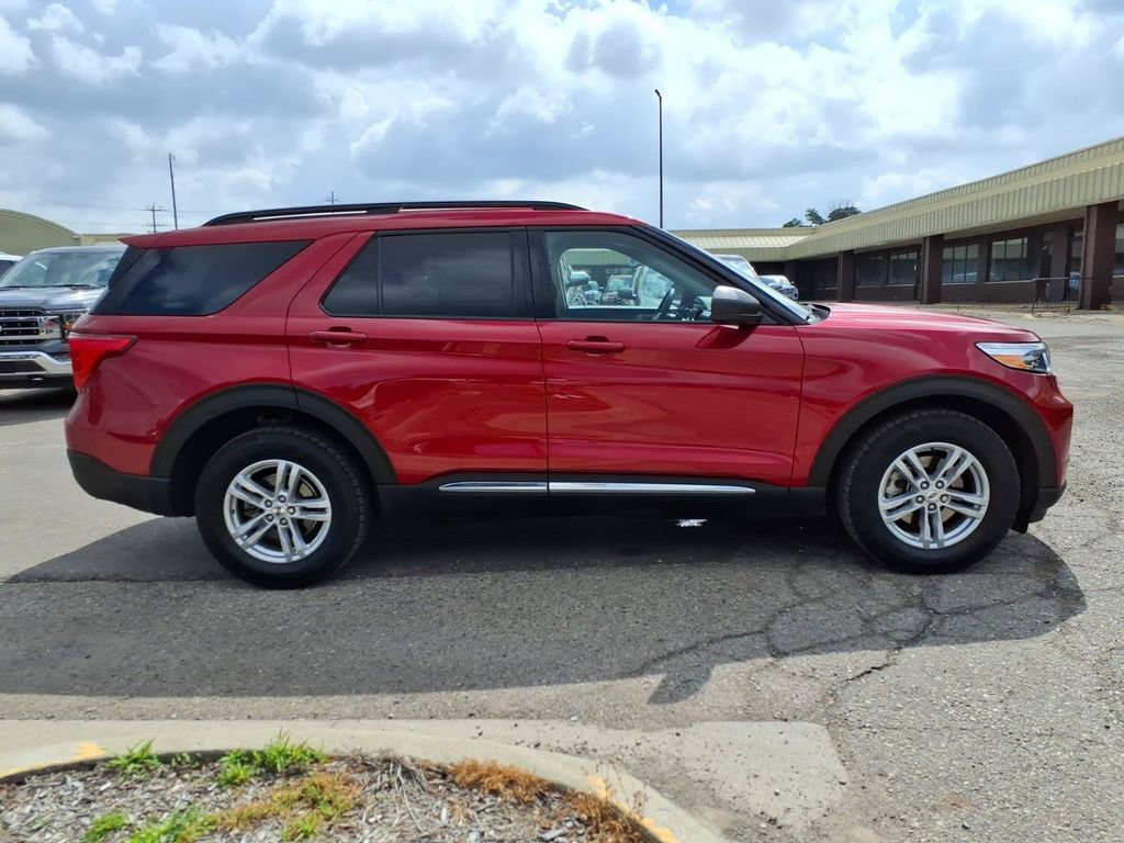 Certified 2023 Ford Explorer XLT w/ Equipment Group 202A AWD/4WD image 6
