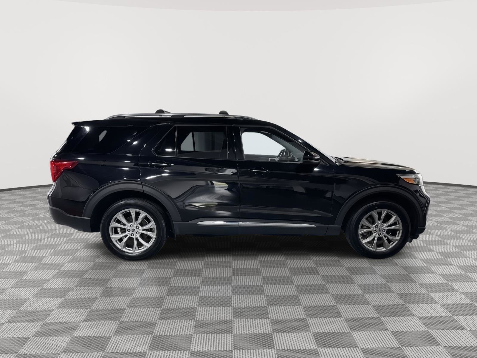 Certified 2022 Ford Explorer Limited w/ Equipment Group 301A AWD/4WD image 6