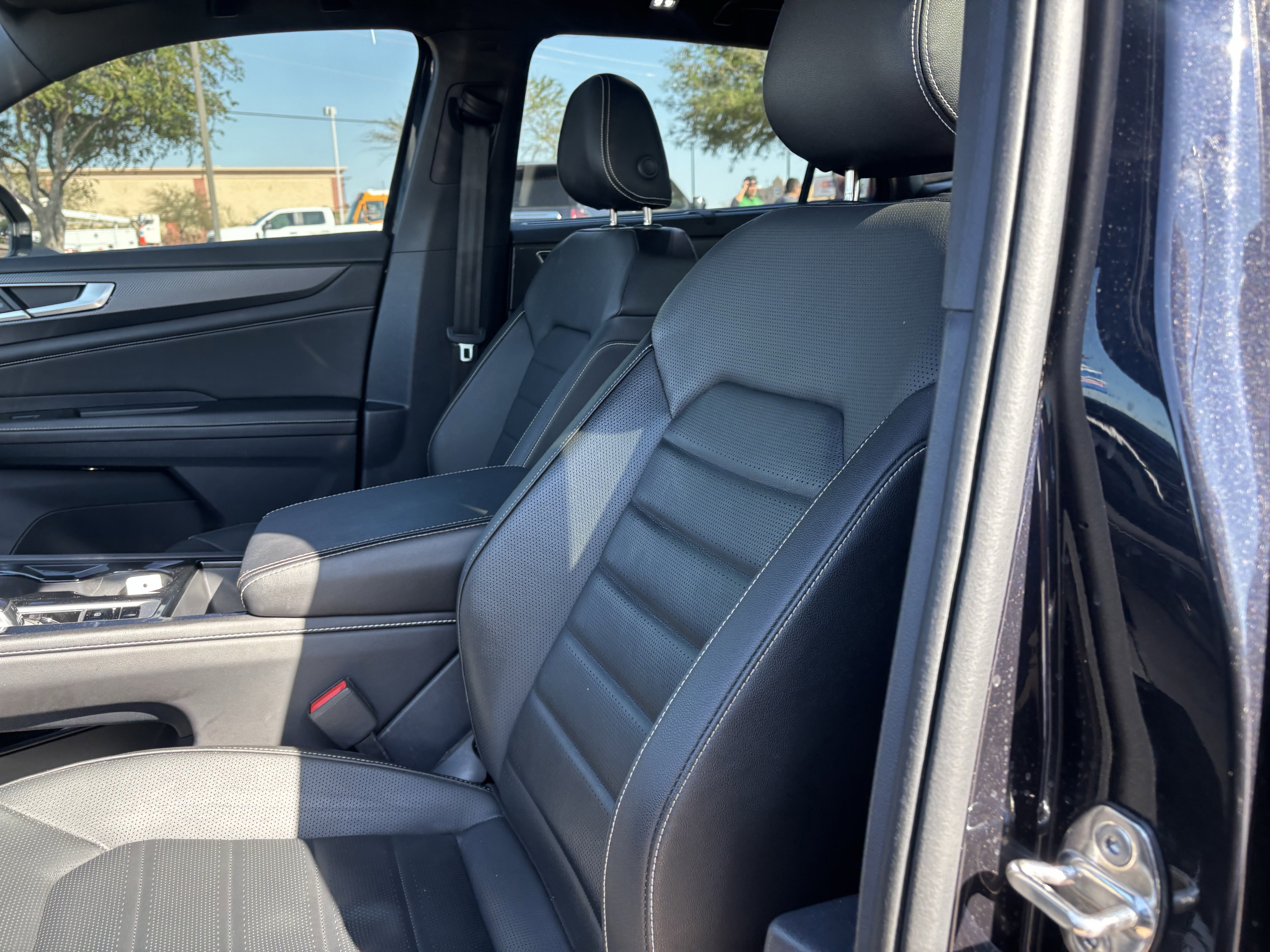 Used 2025 Volkswagen Atlas Cross Sport SEL R-Line image 11