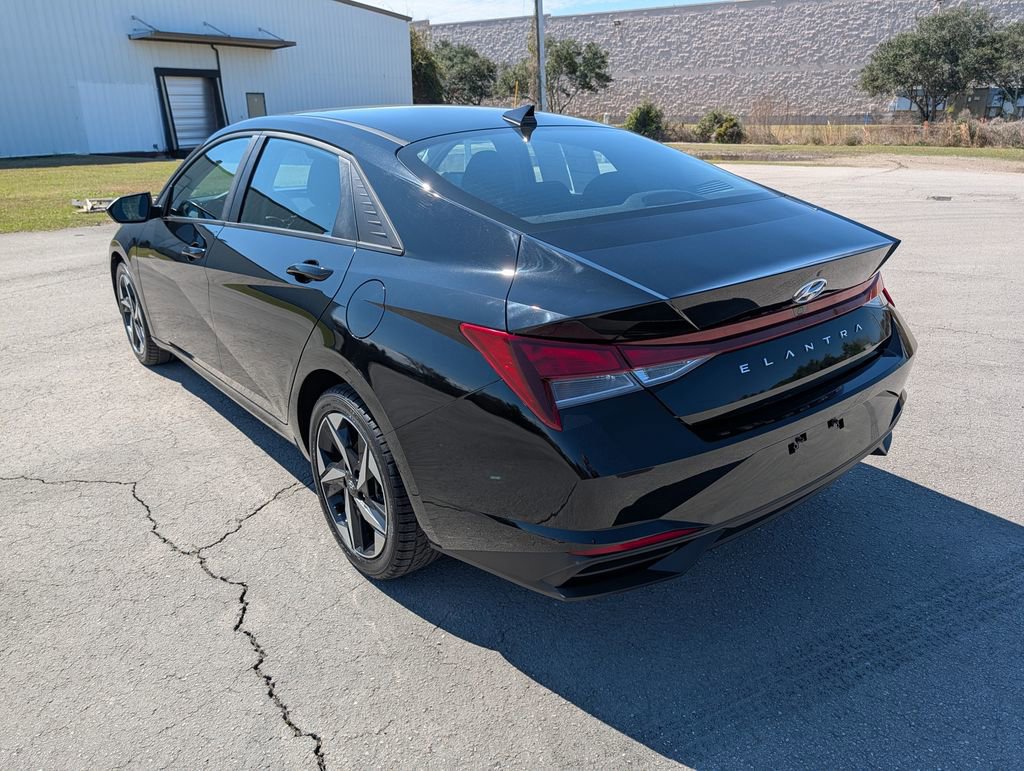 Used 2023 Hyundai Elantra SEL w/ Convenience Package image 2