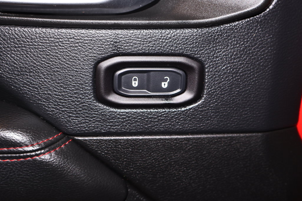 Used 2018 Jeep Wrangler Unlimited Rubicon AWD/4WD image 13