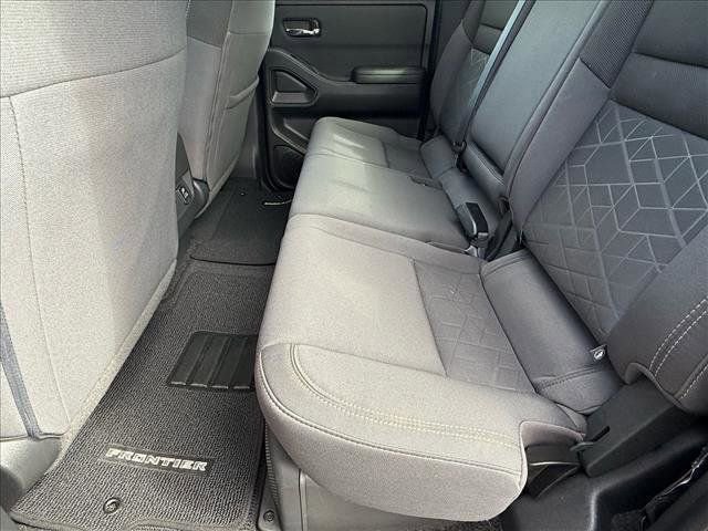 Used 2025 Nissan Frontier SV w/ SV Convenience Package image 13