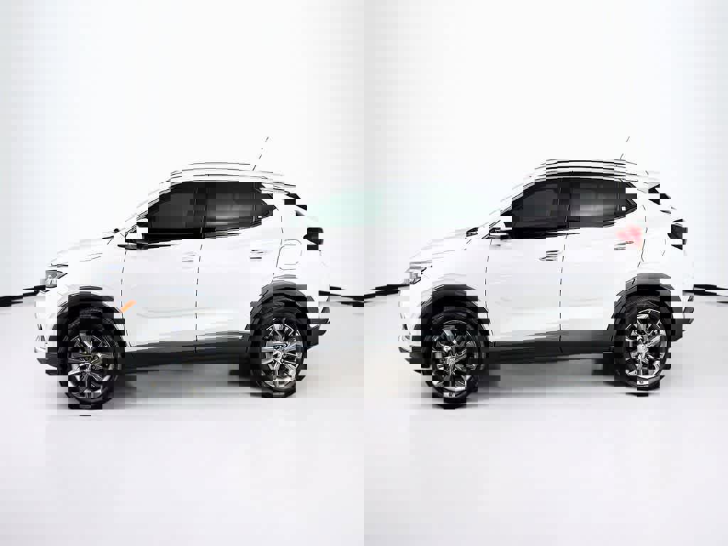 Used 2022 Buick Encore GX Essence w/ Experience Buick Package image 3