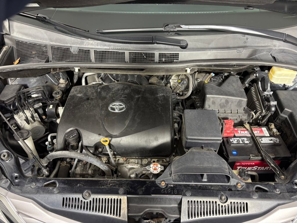 Used 2017 Toyota Sienna AWD image 9