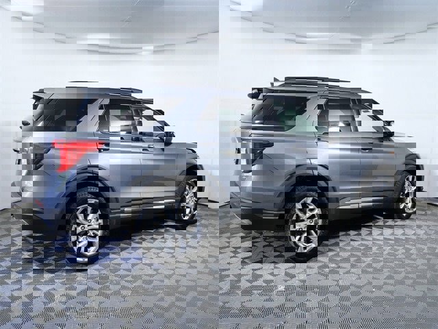 Certified 2021 Ford Explorer XLT w/ Equipment Group 202A image 4