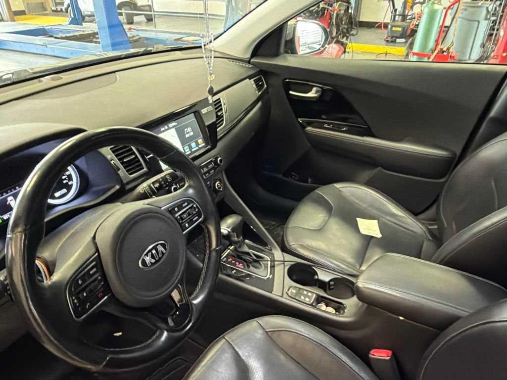 Used 2018 Kia Niro Touring FWD image 4