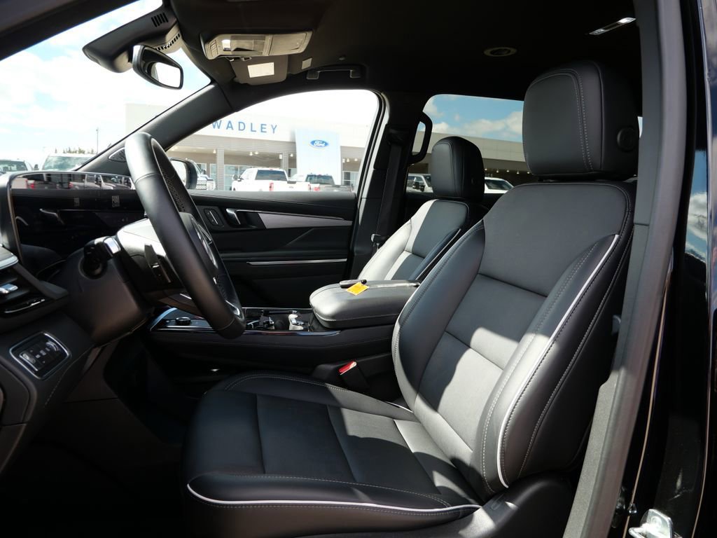 Used 2025 Buick Enclave Preferred image 17