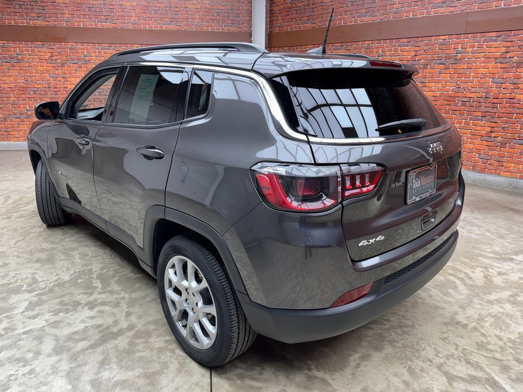 Used 2022 Jeep Compass Latitude video 2