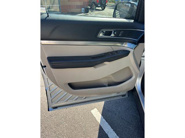 Certified 2018 Ford Explorer XLT FWD image 11
