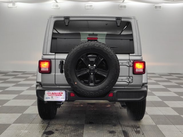 Used 2021 Jeep Wrangler Unlimited Sahara AWD/4WD image 9