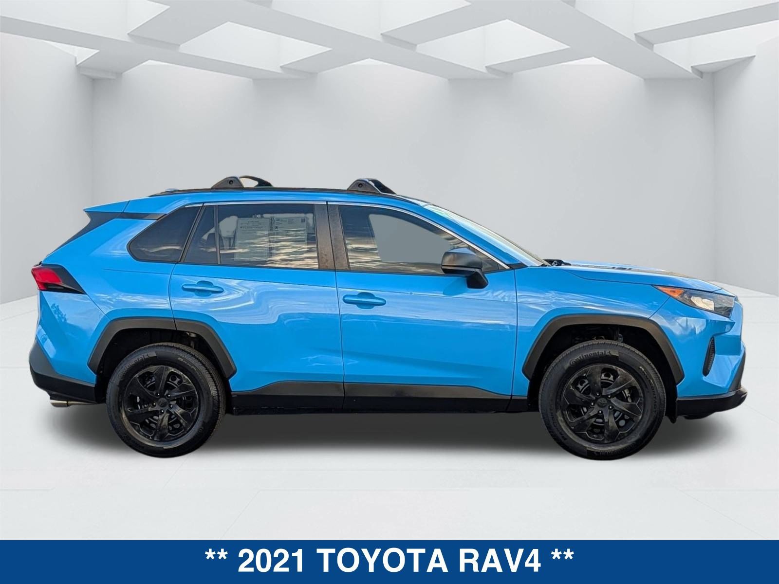Used 2021 Toyota RAV4 LE video 3