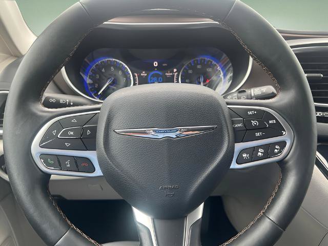 Used 2017 Chrysler Pacifica Touring-L Plus w/ Advanced Safetytec Group FWD image 14