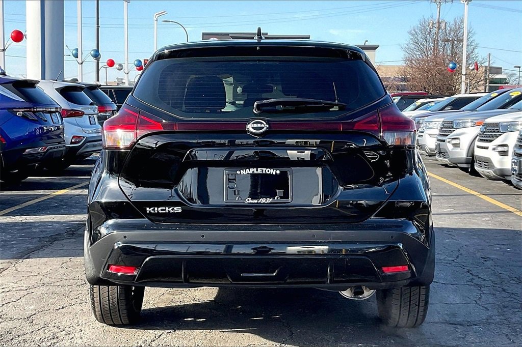 Used 2022 Nissan Kicks S image 3