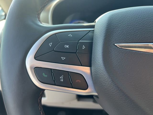 Used 2017 Chrysler Pacifica Touring-L w/ Tire & Wheel Group FWD image 10