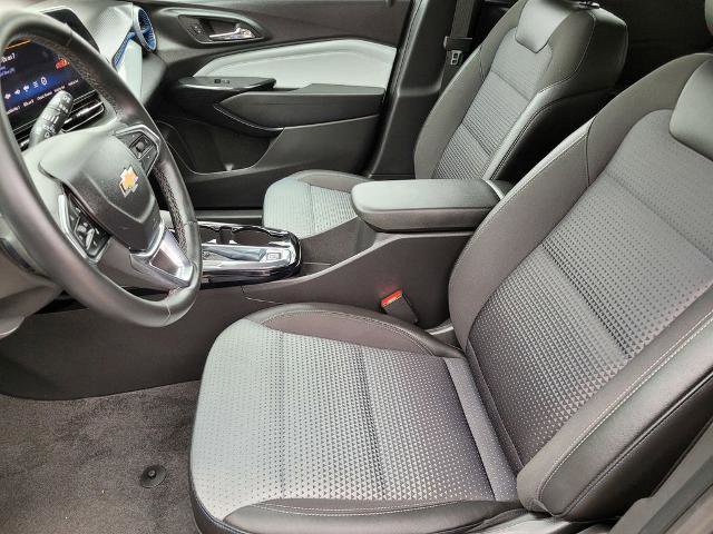 Used 2025 Chevrolet Trax LT w/ LT Convenience Package image 15