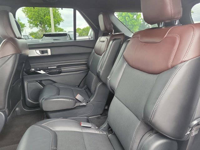 Certified 2021 Ford Explorer Platinum w/ Equipment Group 601A image 17