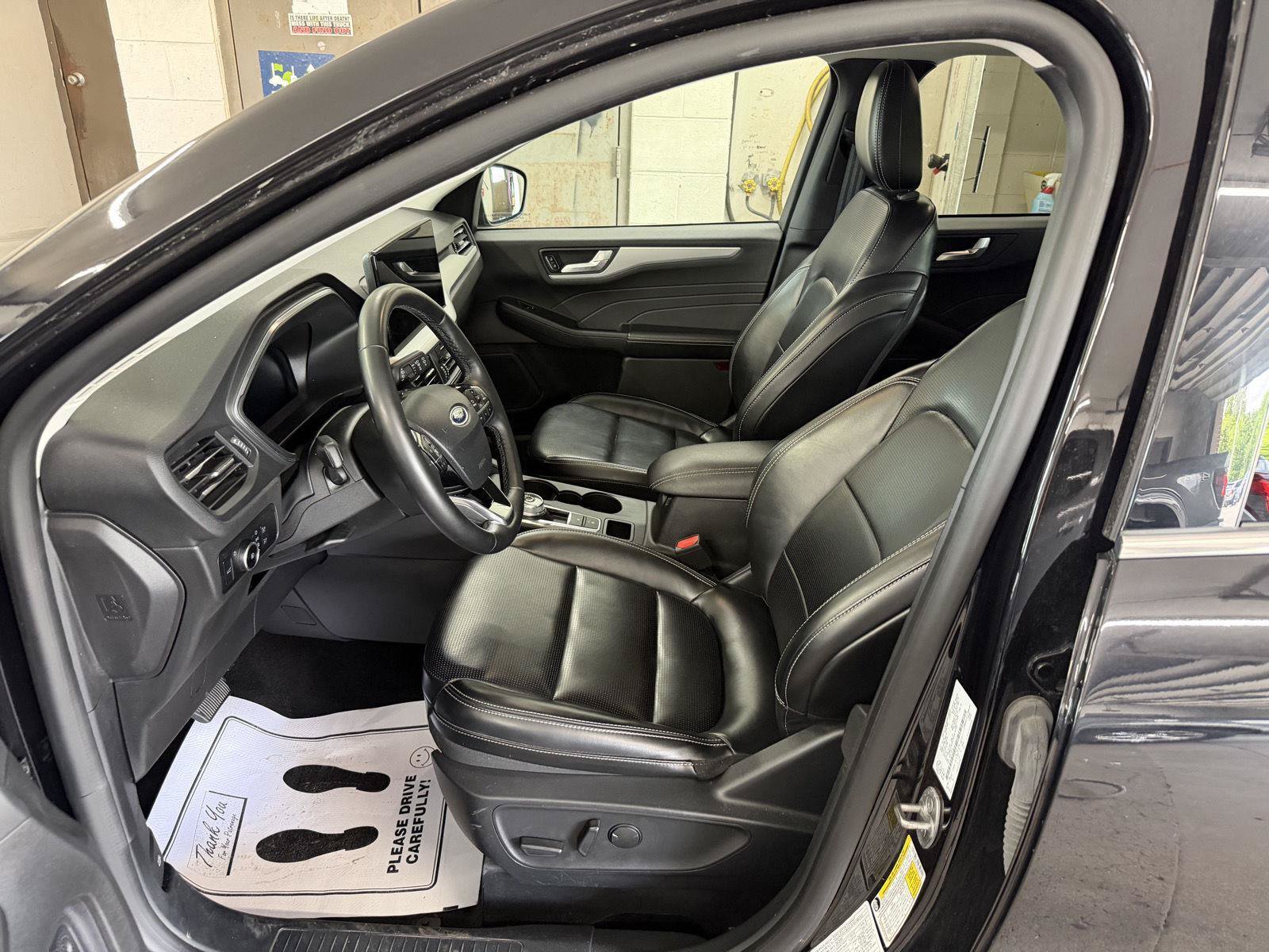 Certified 2024 Ford Escape Platinum AWD/4WD image 13