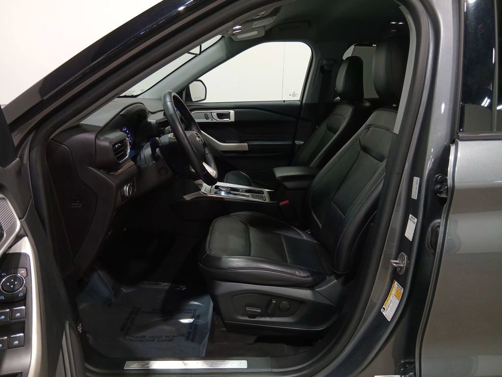 Certified 2022 Ford Explorer Limited w/ Equipment Group 301A image 17