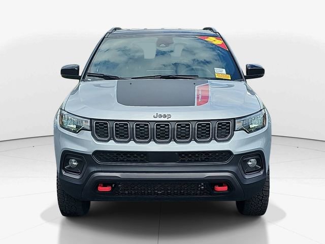 Used 2025 Jeep Compass Trailhawk AWD/4WD image 9