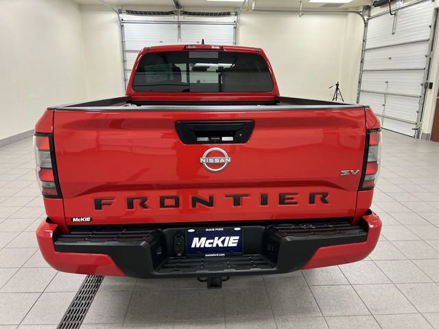 Used 2024 Nissan Frontier SV image 2