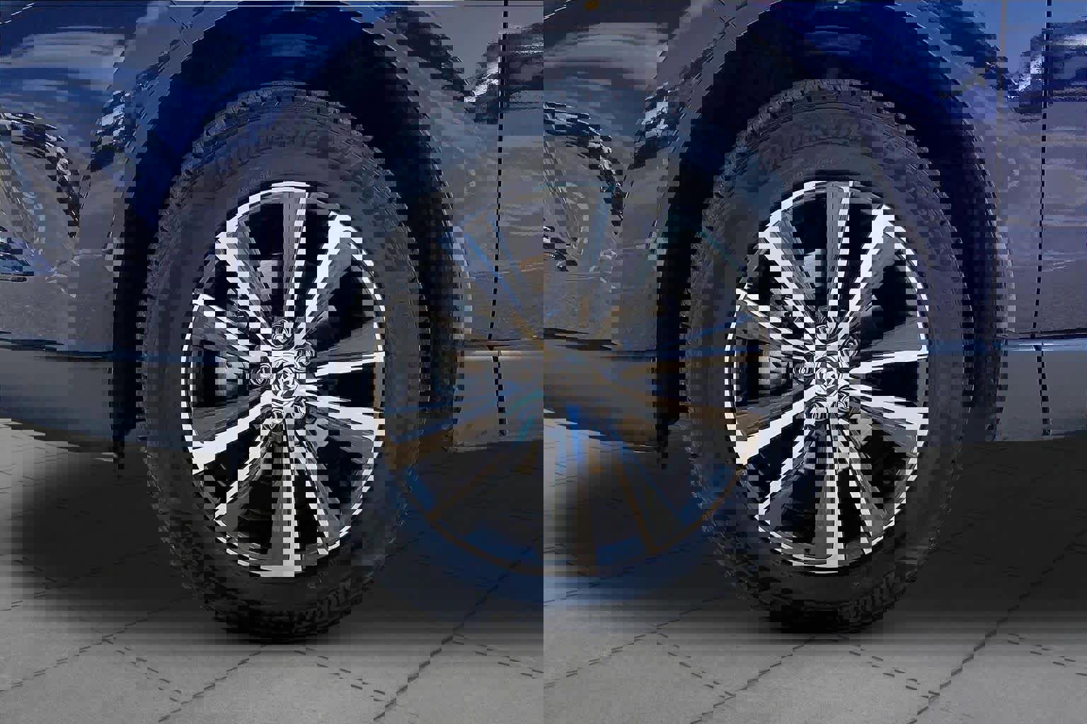 Used 2024 Toyota Venza LE AWD/4WD image 12