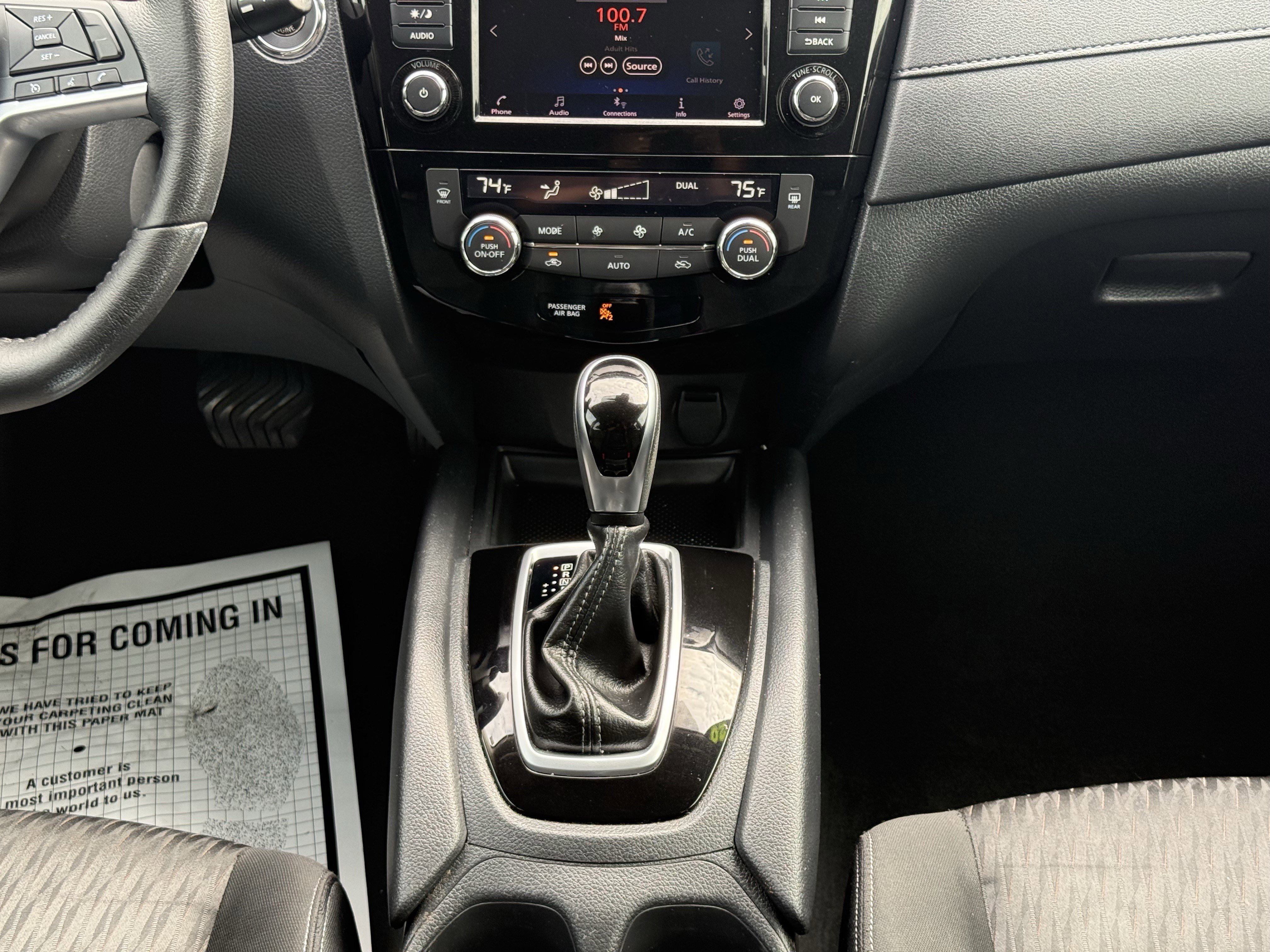 Used 2020 Nissan Rogue SV image 19