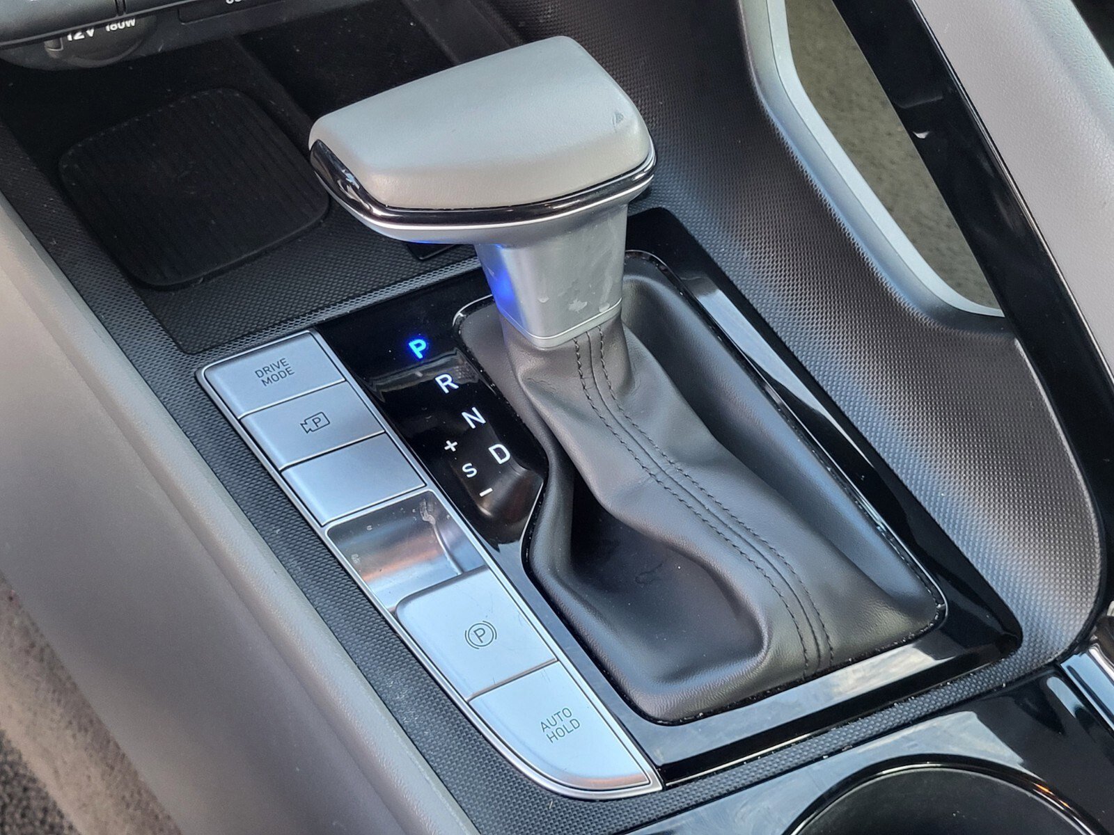 Used 2025 Hyundai Elantra SEL image 25