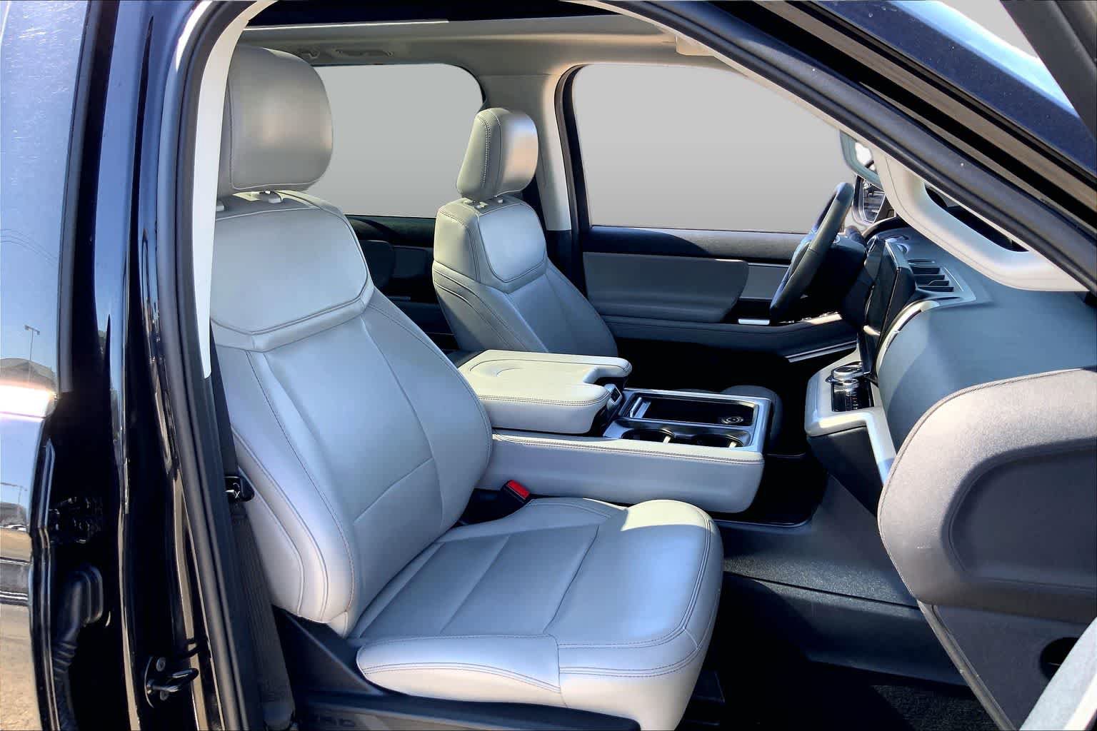 Certified 2025 Ford Expedition Active RWD image 9