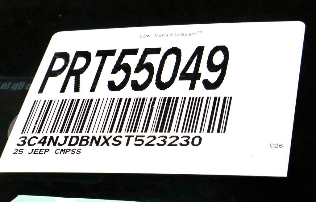 Used 2025 Jeep Compass Latitude image 32