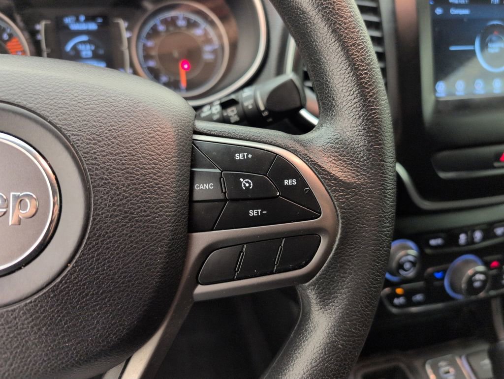 Used 2019 Jeep Cherokee Latitude w/ Popular Appearance Group FWD image 35