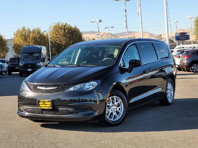 Used 2023 Chrysler Voyager LX FWD image 8