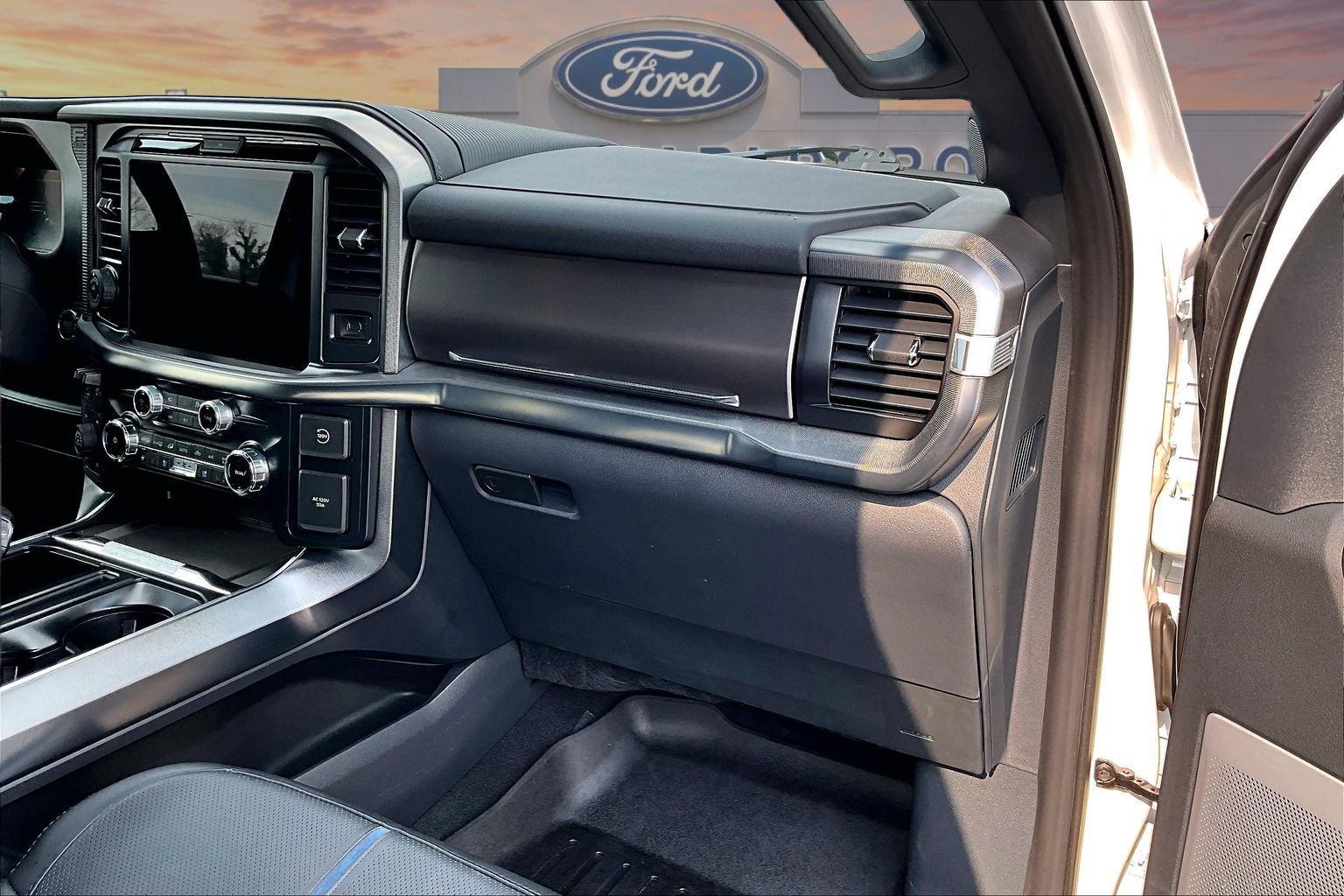 Certified 2025 Ford F150 Platinum w/ Equipment Group 702A High AWD/4WD image 17