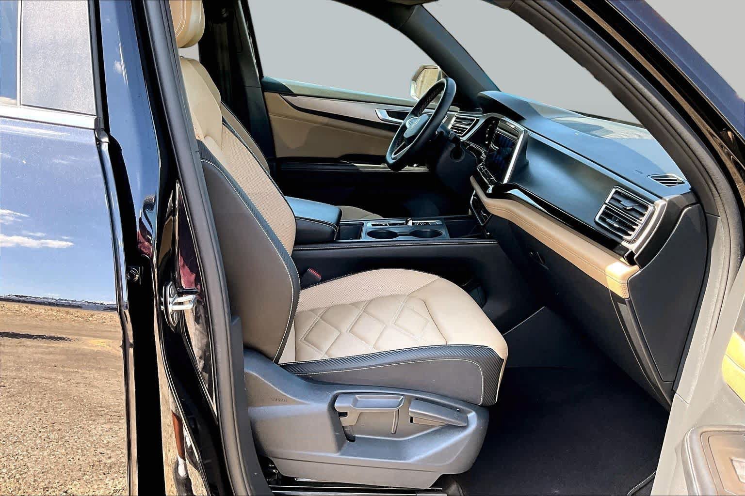 Used 2024 Volkswagen Atlas Cross Sport SE FWD image 9