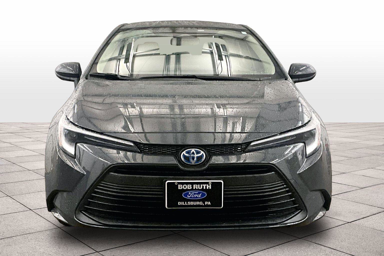 Used 2023 Toyota Corolla LE w/ Carpet Mat Package (TMS) image 3