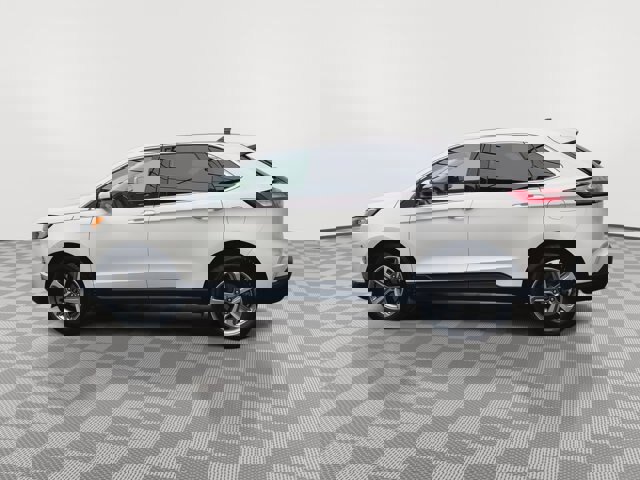 Certified 2024 Ford Edge SEL w/ Convenience Package image 2