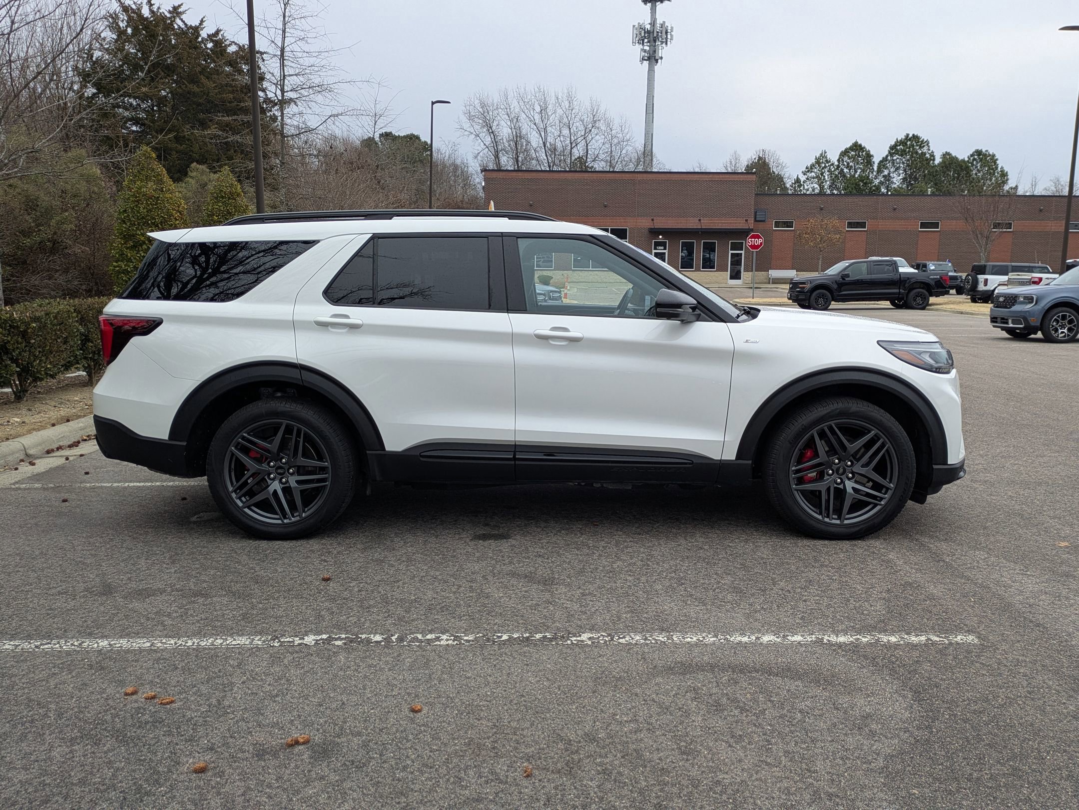 Certified 2025 Ford Explorer ST-Line w/ Premium Package image 7