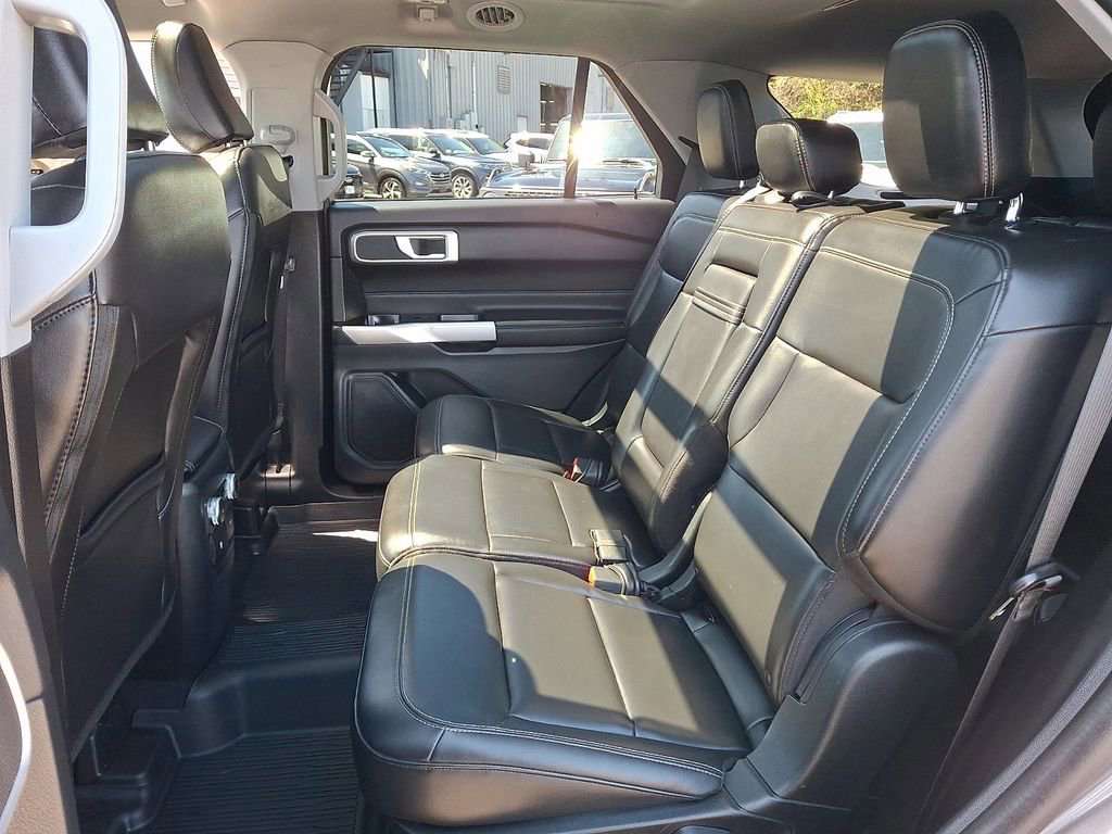 Certified 2023 Ford Explorer XLT w/ Equipment Group 202A AWD/4WD image 10