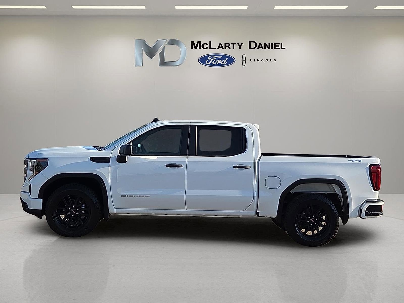 Used 2024 GMC Sierra 1500 Pro w/ Graphite Edition AWD/4WD image 3